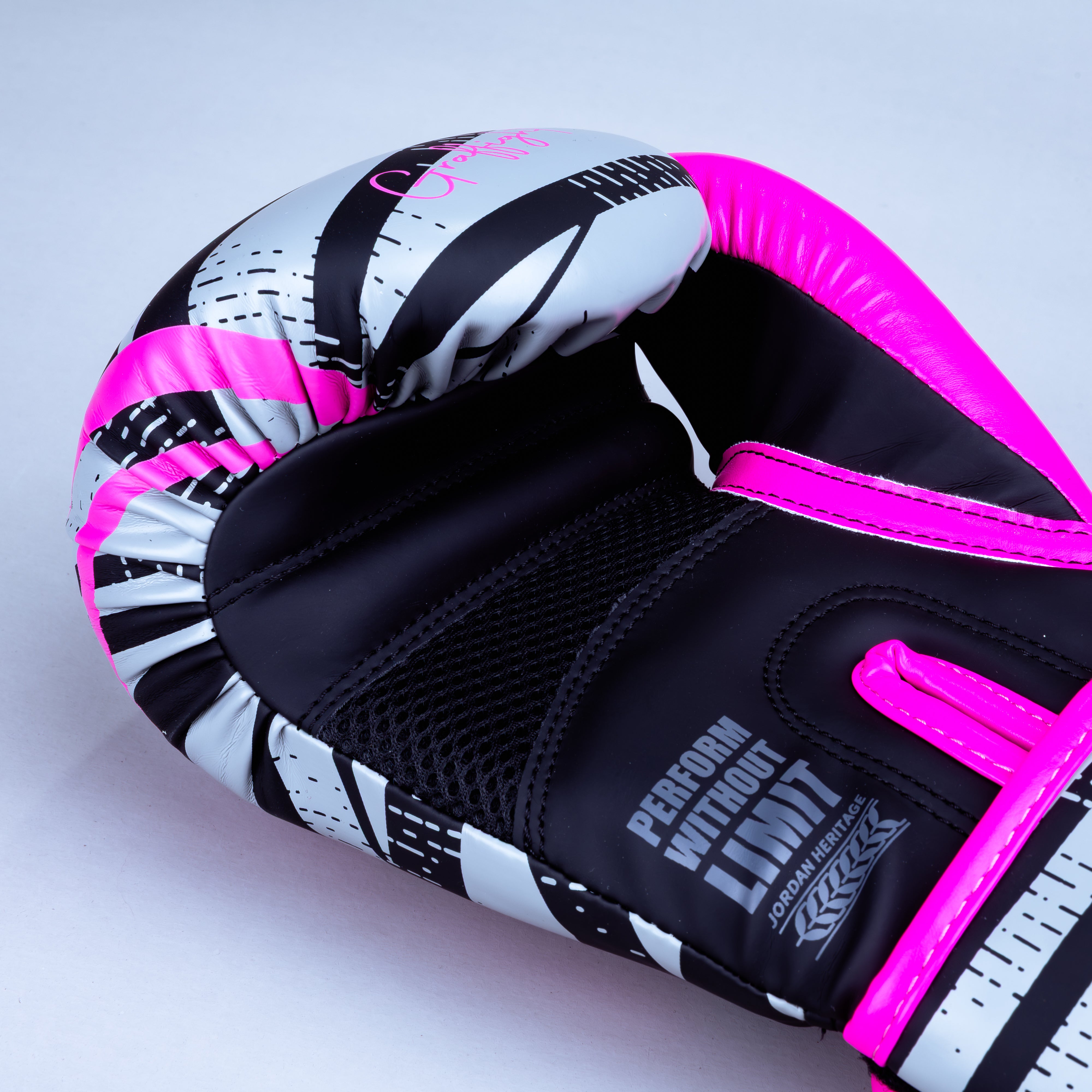 GRAFFIGHT' BOX Glove Grey Pink GRAFFIGHT' BOX Glove Grey Pink