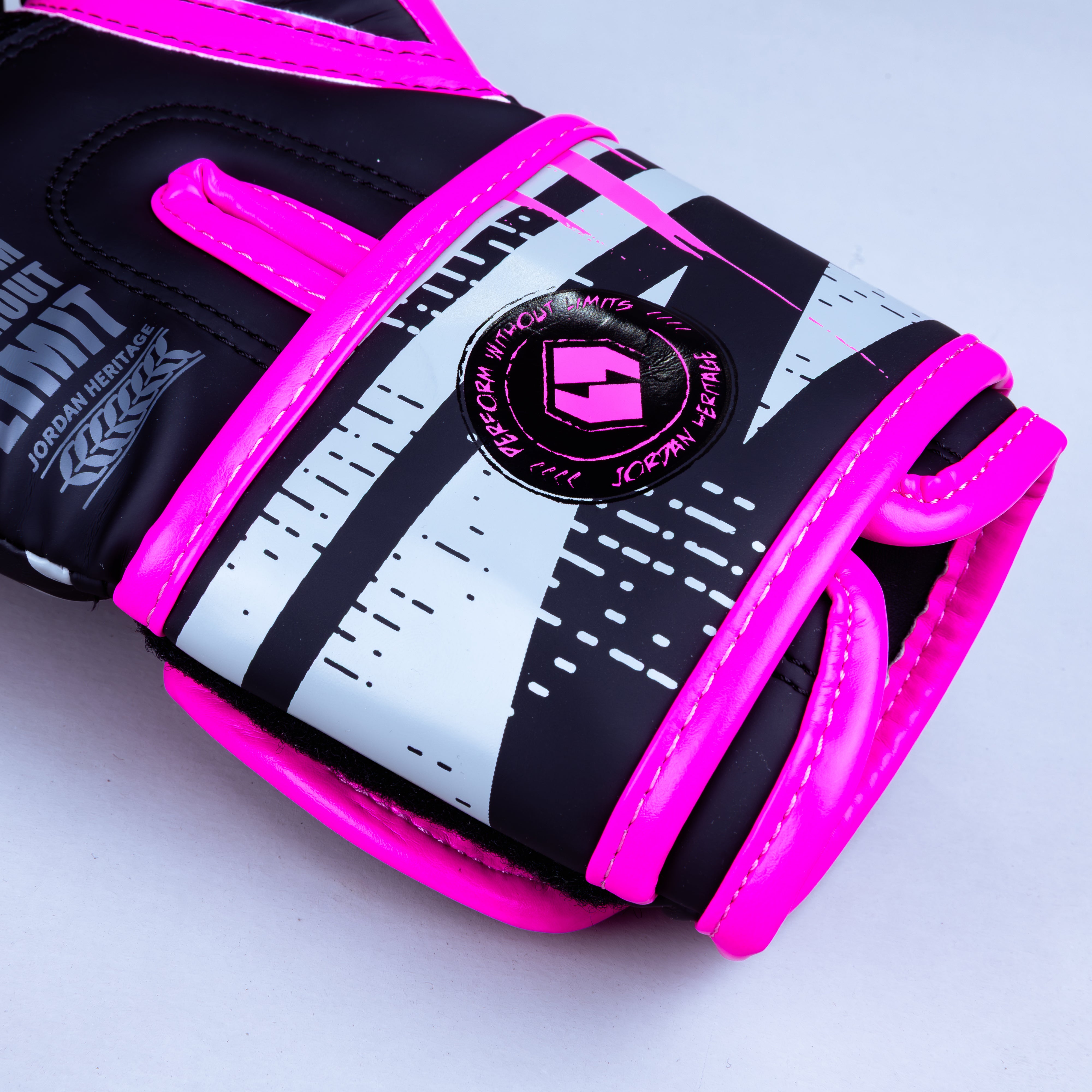 GRAFFIGHT' BOX Glove Grey Pink GRAFFIGHT' BOX Glove Grey Pink