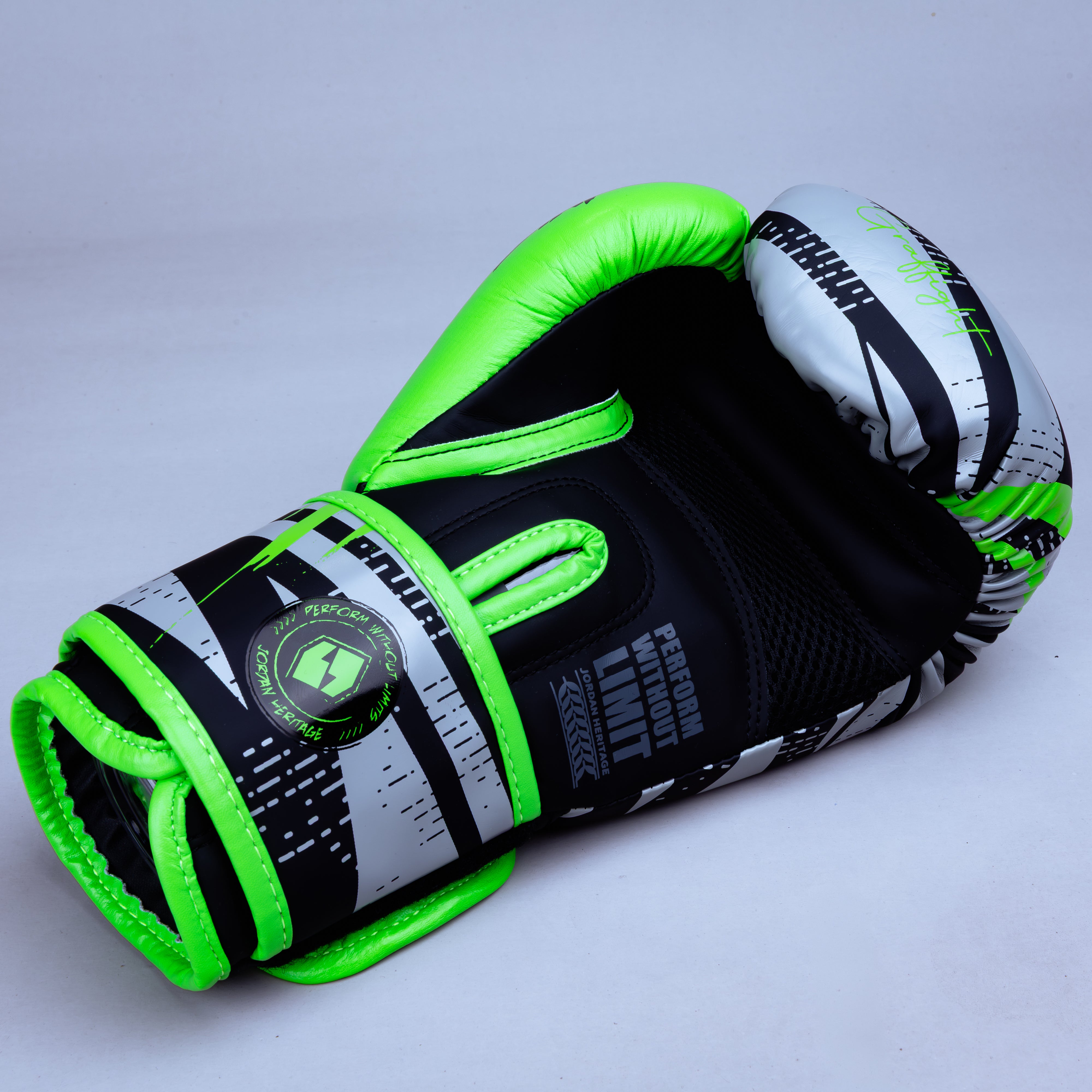 GRAFFIGHT' BOX Glove Black Green GRAFFIGHT' BOX Glove Black Green