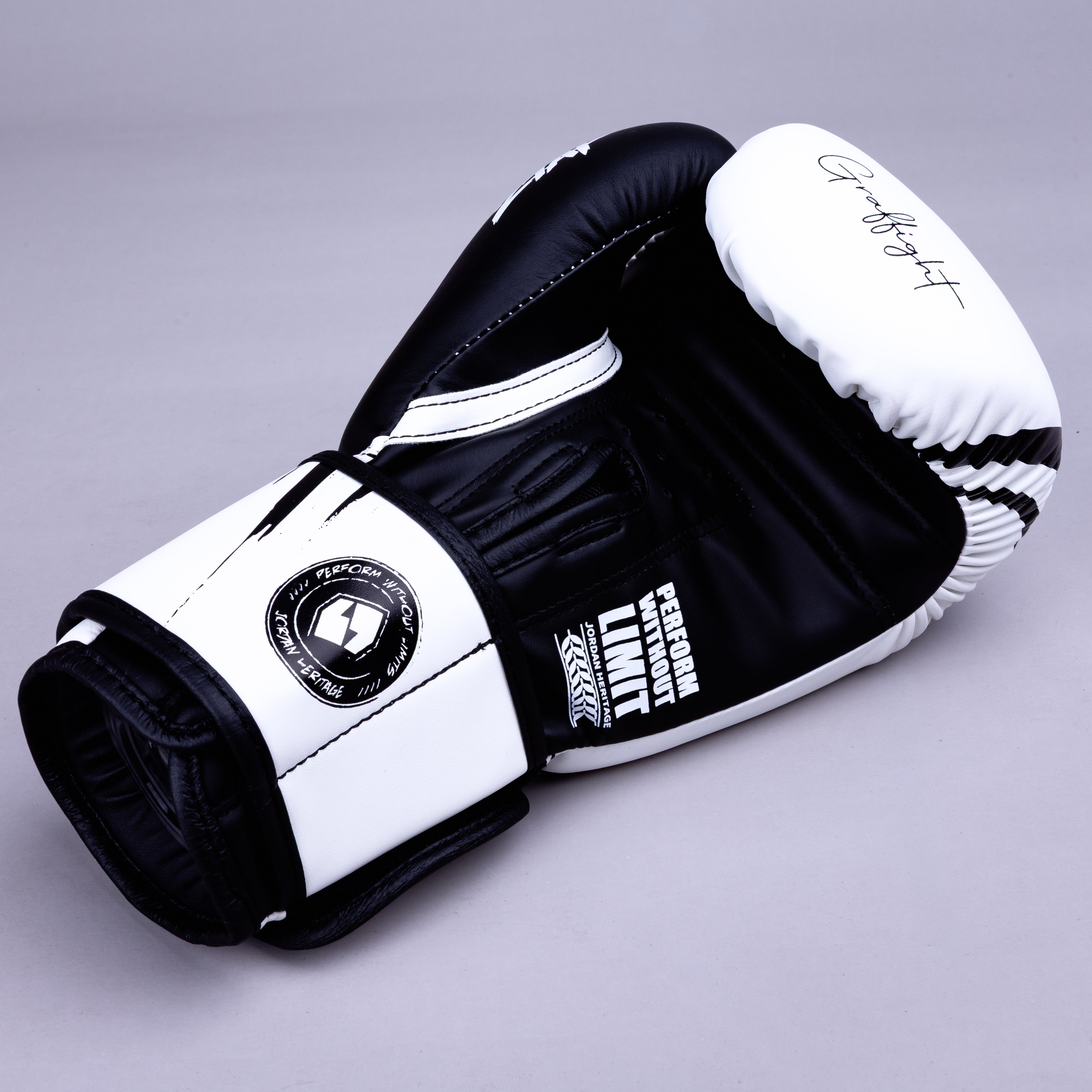 GRAFFIGHT' BOX Glove White Black GRAFFIGHT' BOX Glove White Black