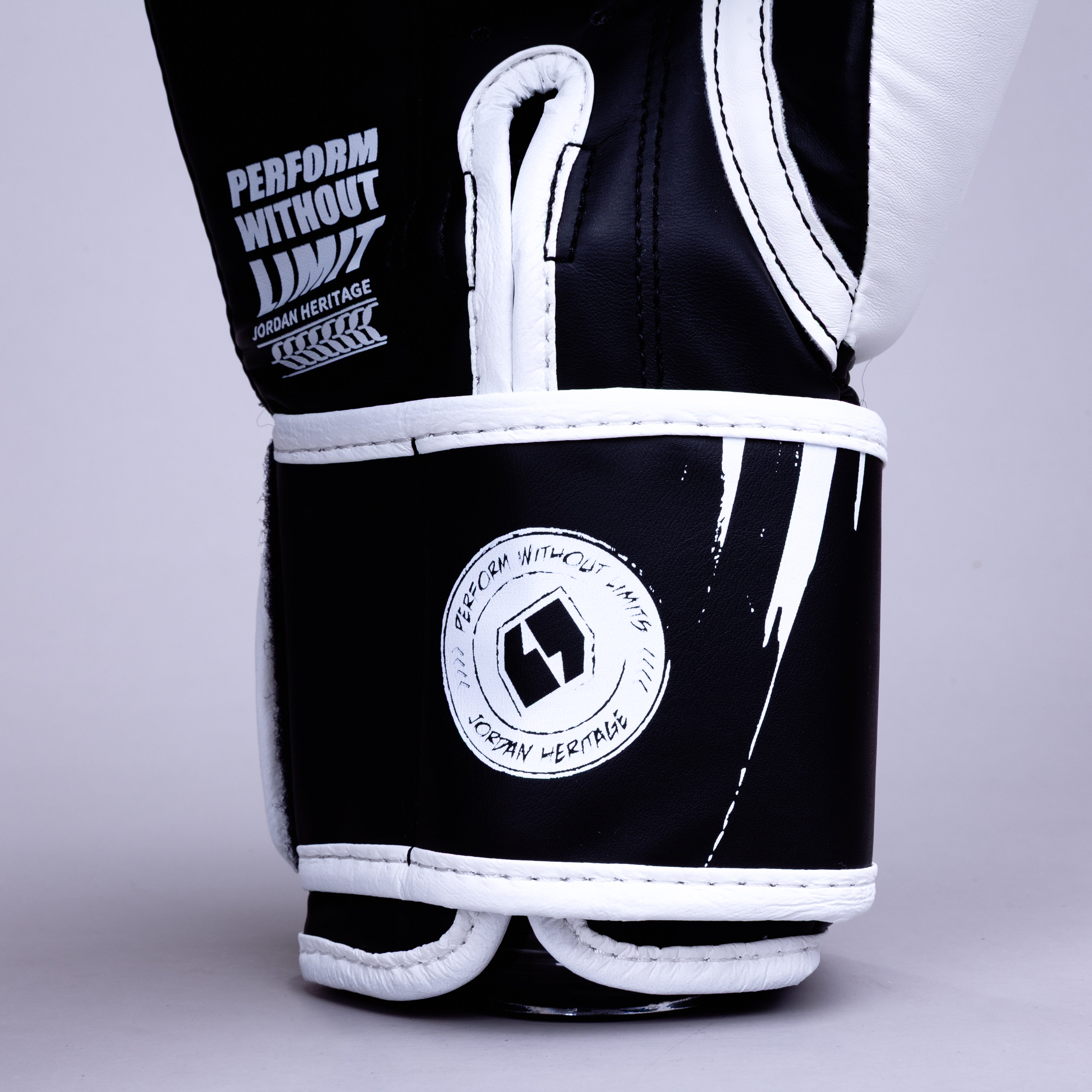 GRAFFIGHT' BOX Glove Black White GRAFFIGHT' BOX Glove Black White