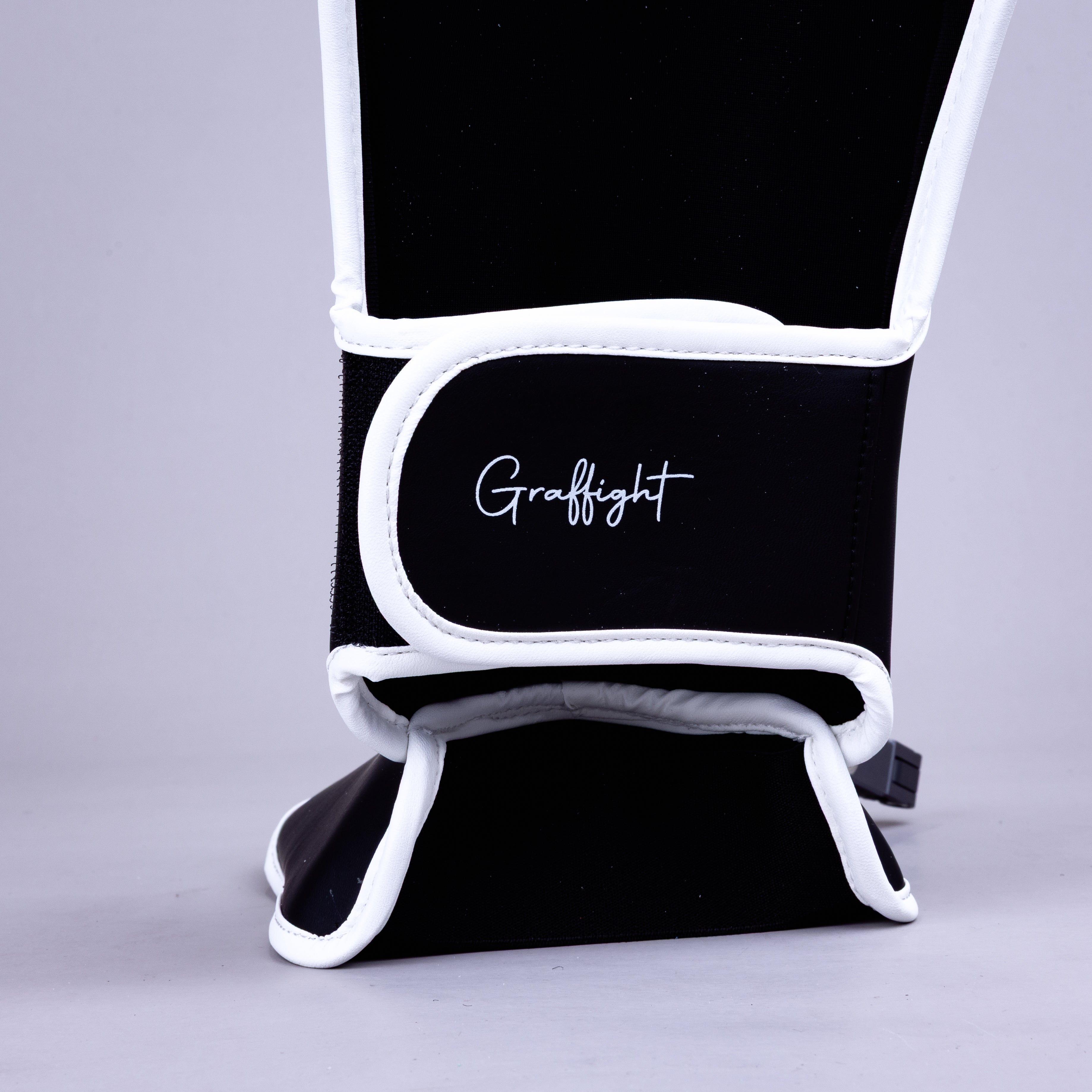 GRAFFIGHT' KBX ShinInStep Black White GRAFFIGHT' KBX ShinInStep Black White