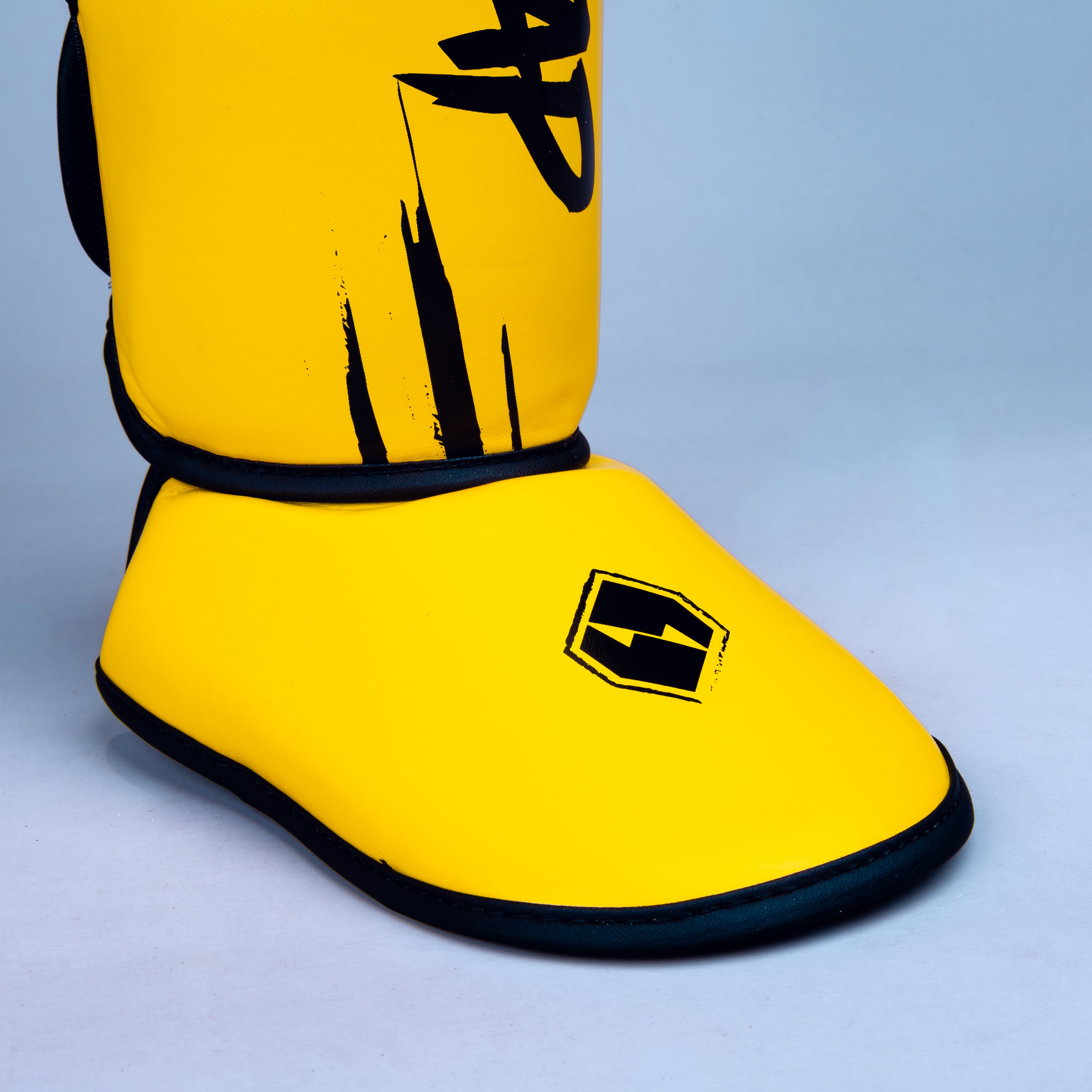 GRAFFIGHT' KBX ShinInStep Yellow Black GRAFFIGHT' KBX ShinInStep Yellow Black