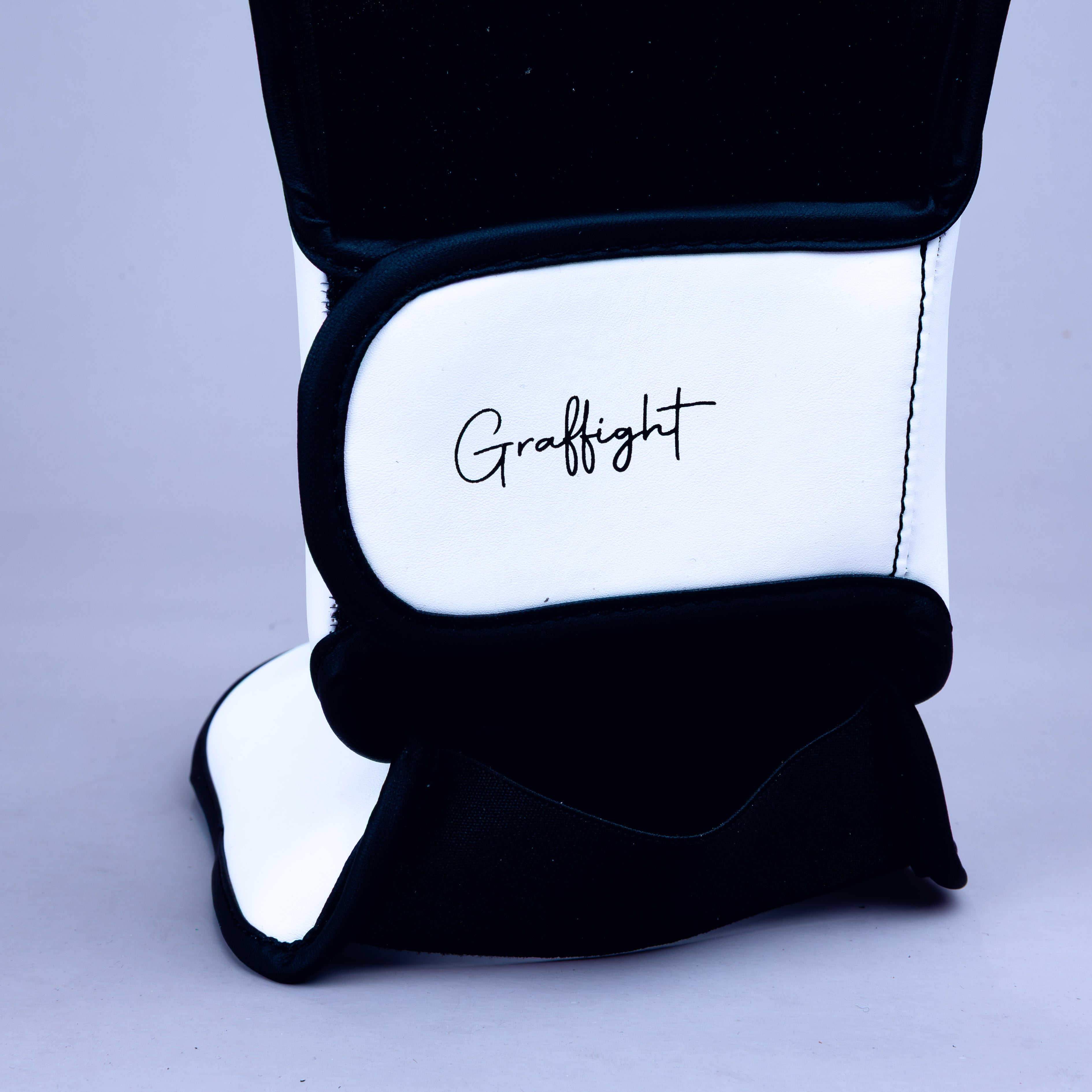 GRAFFIGHT' KBX ShinInStep White Black GRAFFIGHT' KBX ShinInStep White Black