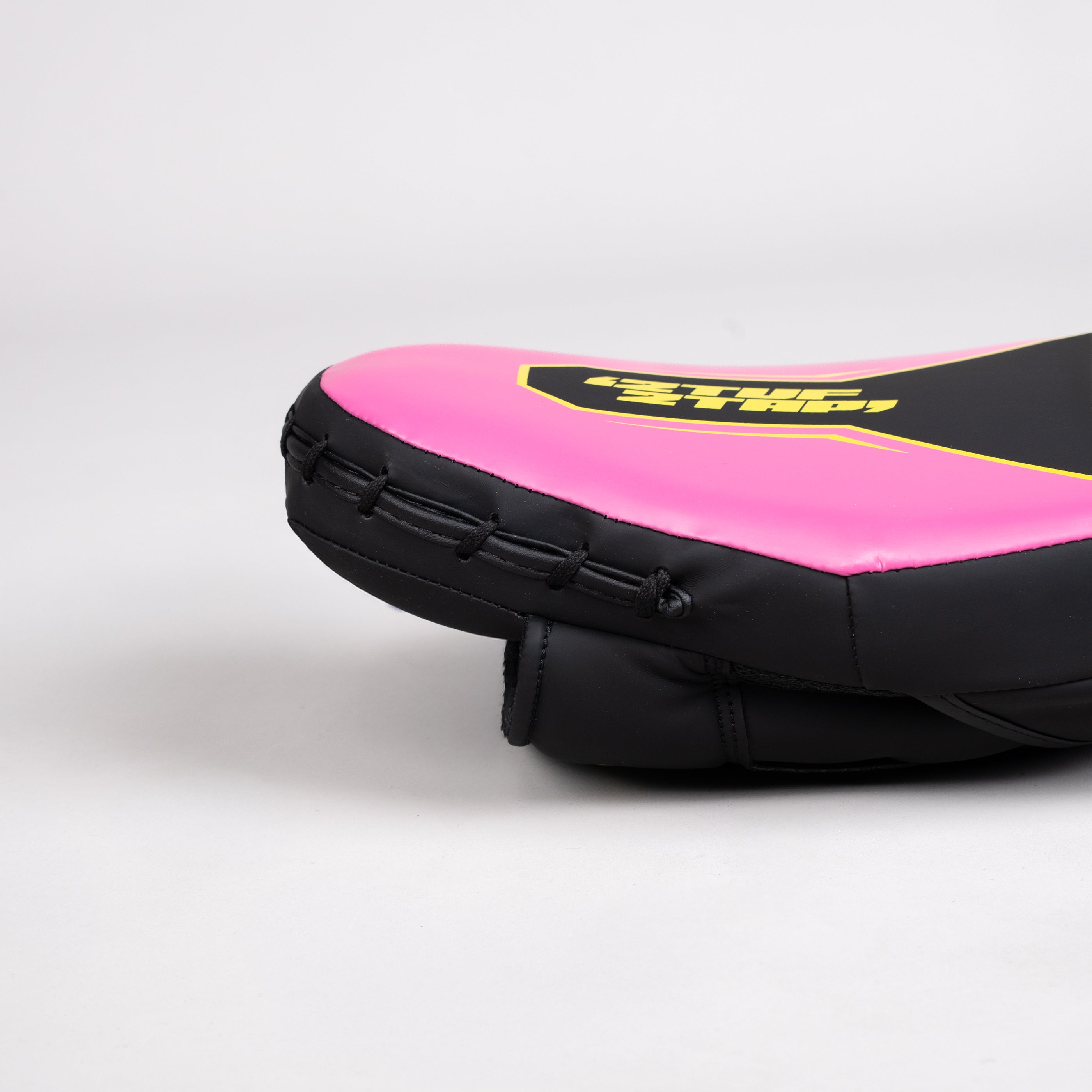'Jalmood' Focus Mitts - Black/Pink 'Jalmood' Focus Mitts - Black/Pink