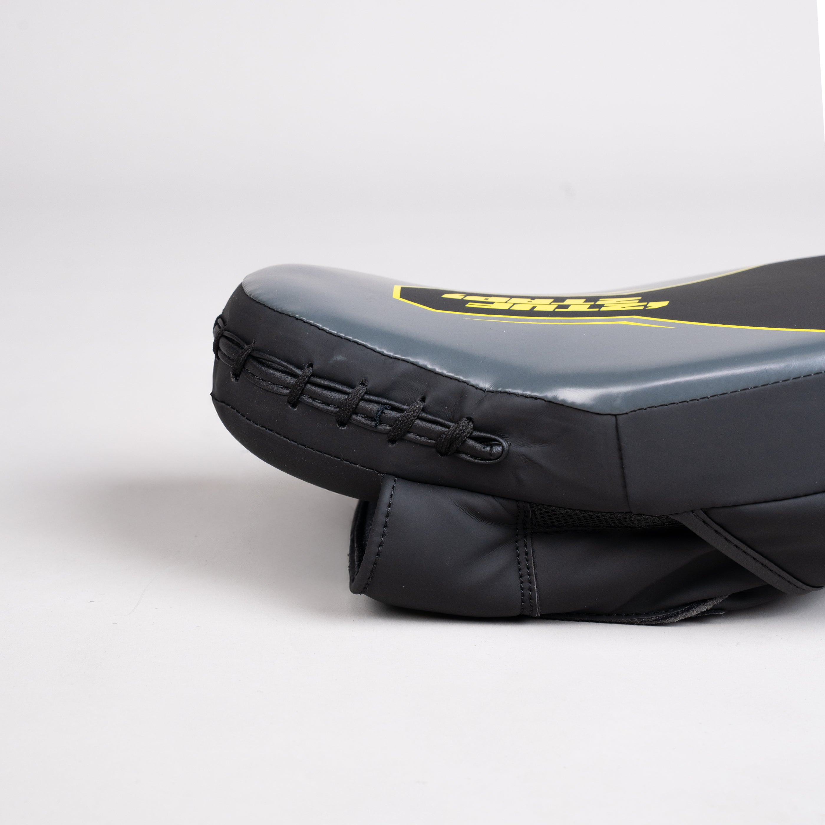 'Jalmood' Focus Mitts - Black/Grey 'Jalmood' Focus Mitts - Black/Grey