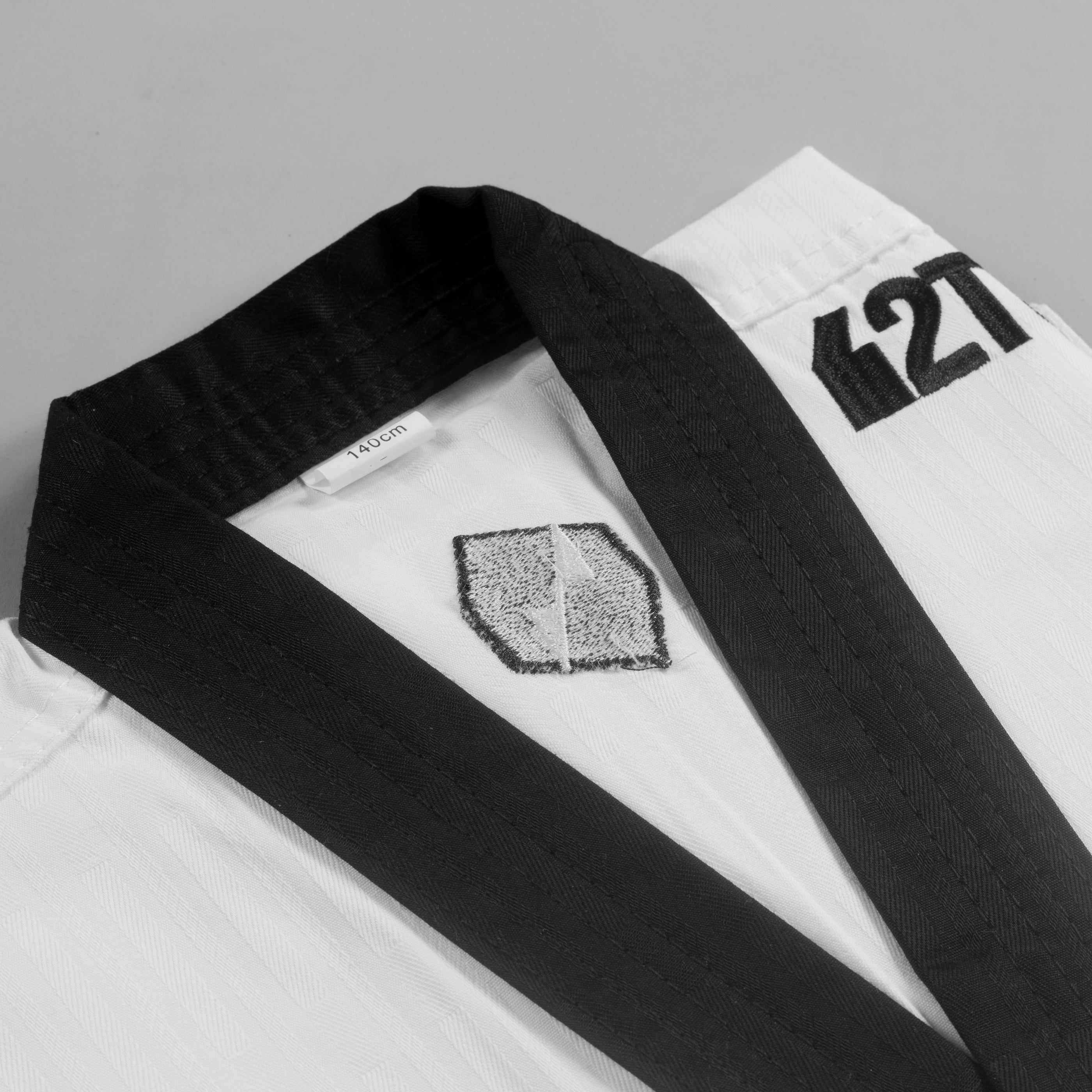 'Vintage' Taekwondo Dobok Uniform - White/Black 2TUF2TAP