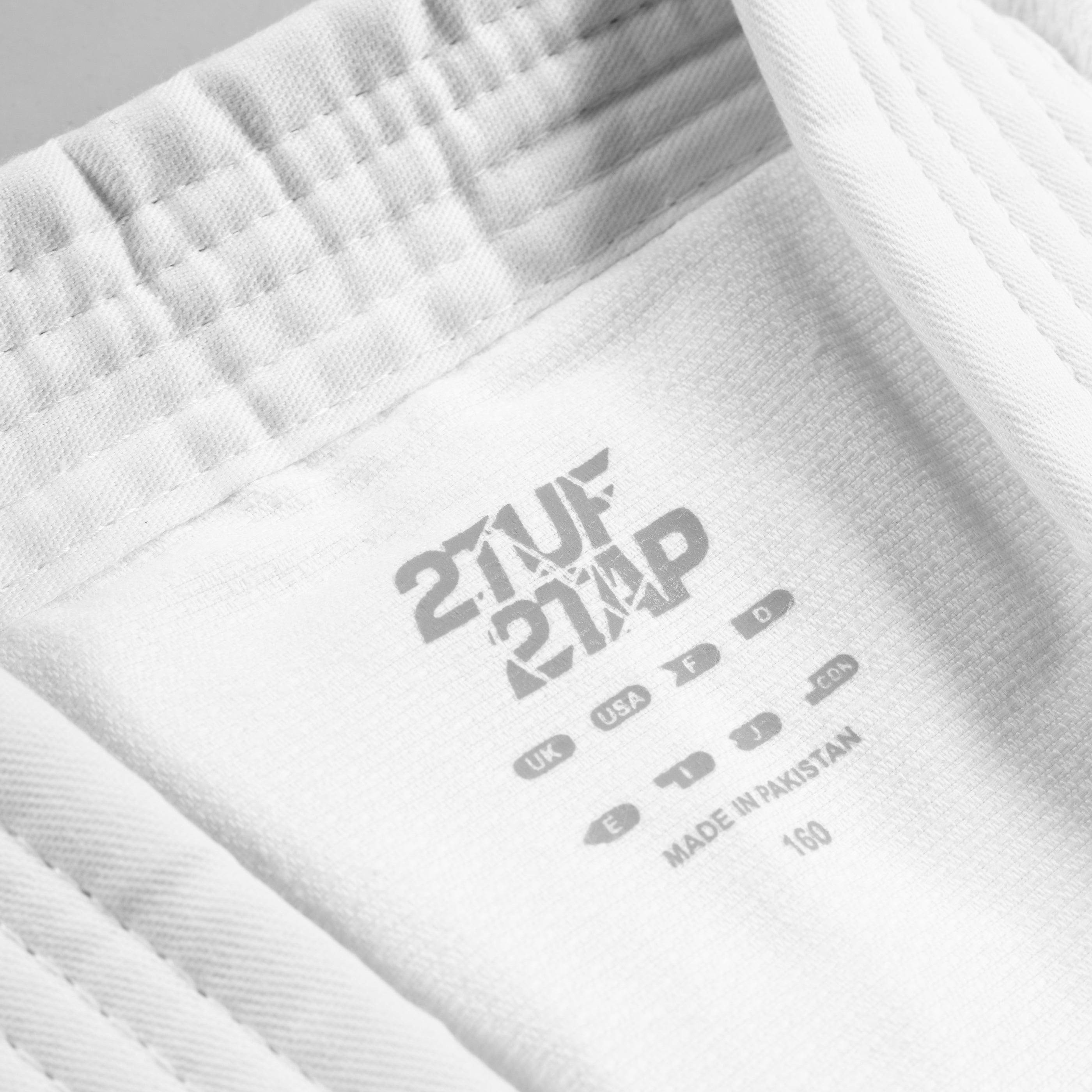 'Sukasu' Judo Uniform - Judogi - 250 Grams - White/Black 2TUF2TAP